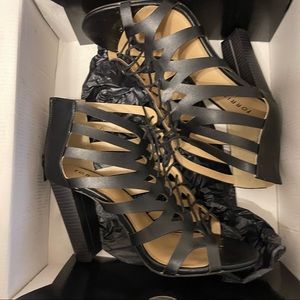 TORRID BLACK LACE UP HEEL 10W